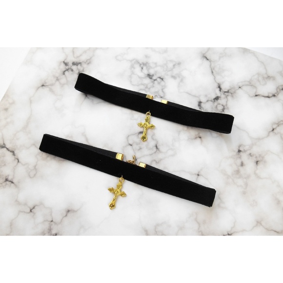 New Velvet Cross Choker - Picture 8 of 8